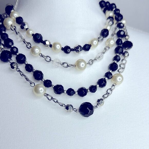 Black and White Pearl Necklace - Picture 2 of 3